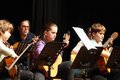  Mitglieder des Gitarren-Orchesters der Musikschule Rhein-Kreis Neuss 