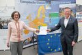 Landrat Hans-Jürgen Petrauschke und Ruth Harte, Leiterin Europe Direct Informationszentrums Mittlerer Niederrhein